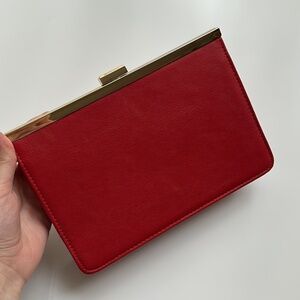 Clutch in perfect red shade